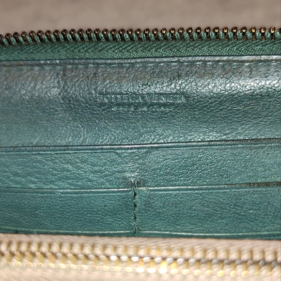 EUC Bottega Veneta Green Intrecciato Leather Zip Around Wallet - Picture 3 of 13
